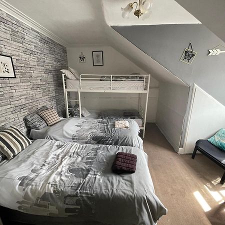 The Kingsview Townhouse - Boutique Hostel เอดินบะระ ภายนอก รูปภาพ