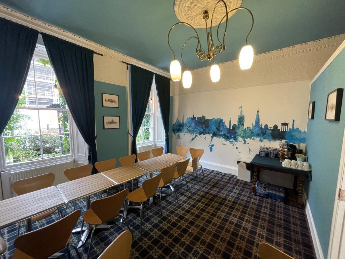 The Kingsview Townhouse - Boutique Hostel เอดินบะระ ภายนอก รูปภาพ