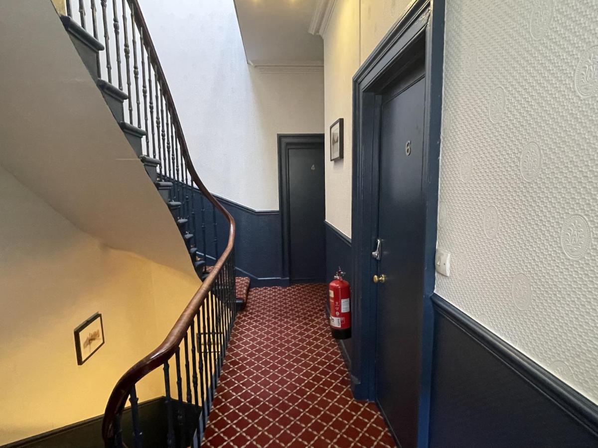 The Kingsview Townhouse - Boutique Hostel เอดินบะระ ภายนอก รูปภาพ