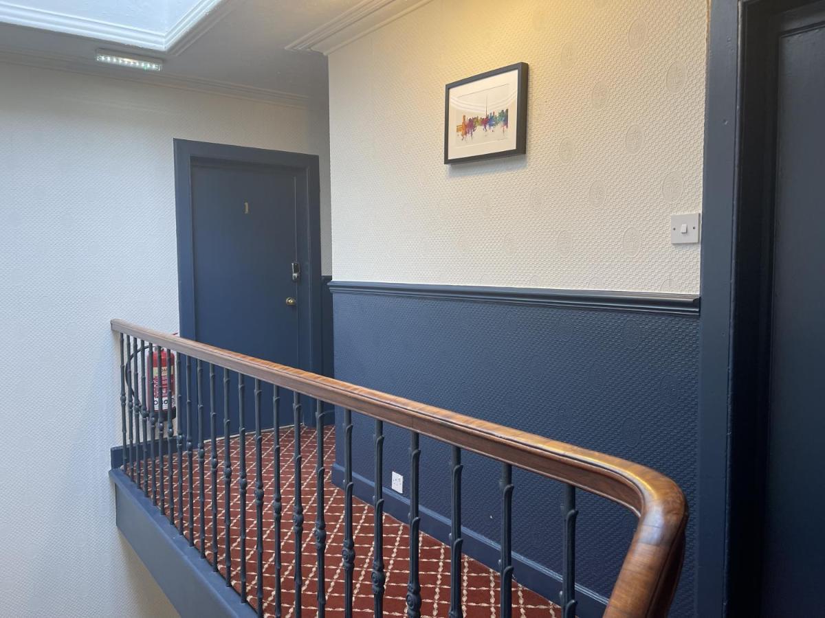 The Kingsview Townhouse - Boutique Hostel เอดินบะระ ภายนอก รูปภาพ