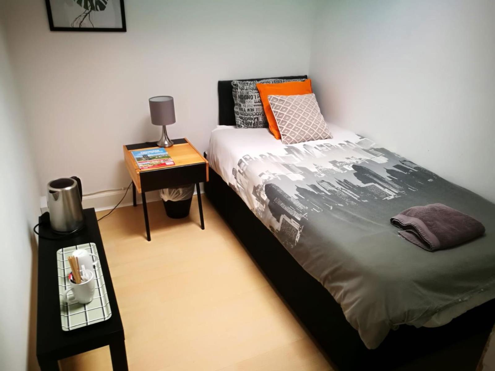The Kingsview Townhouse - Boutique Hostel เอดินบะระ ภายนอก รูปภาพ