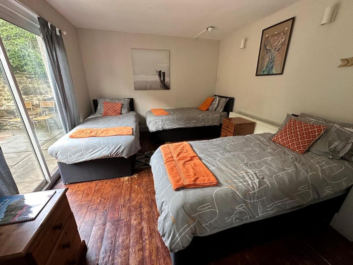 The Kingsview Townhouse - Boutique Hostel เอดินบะระ ภายนอก รูปภาพ