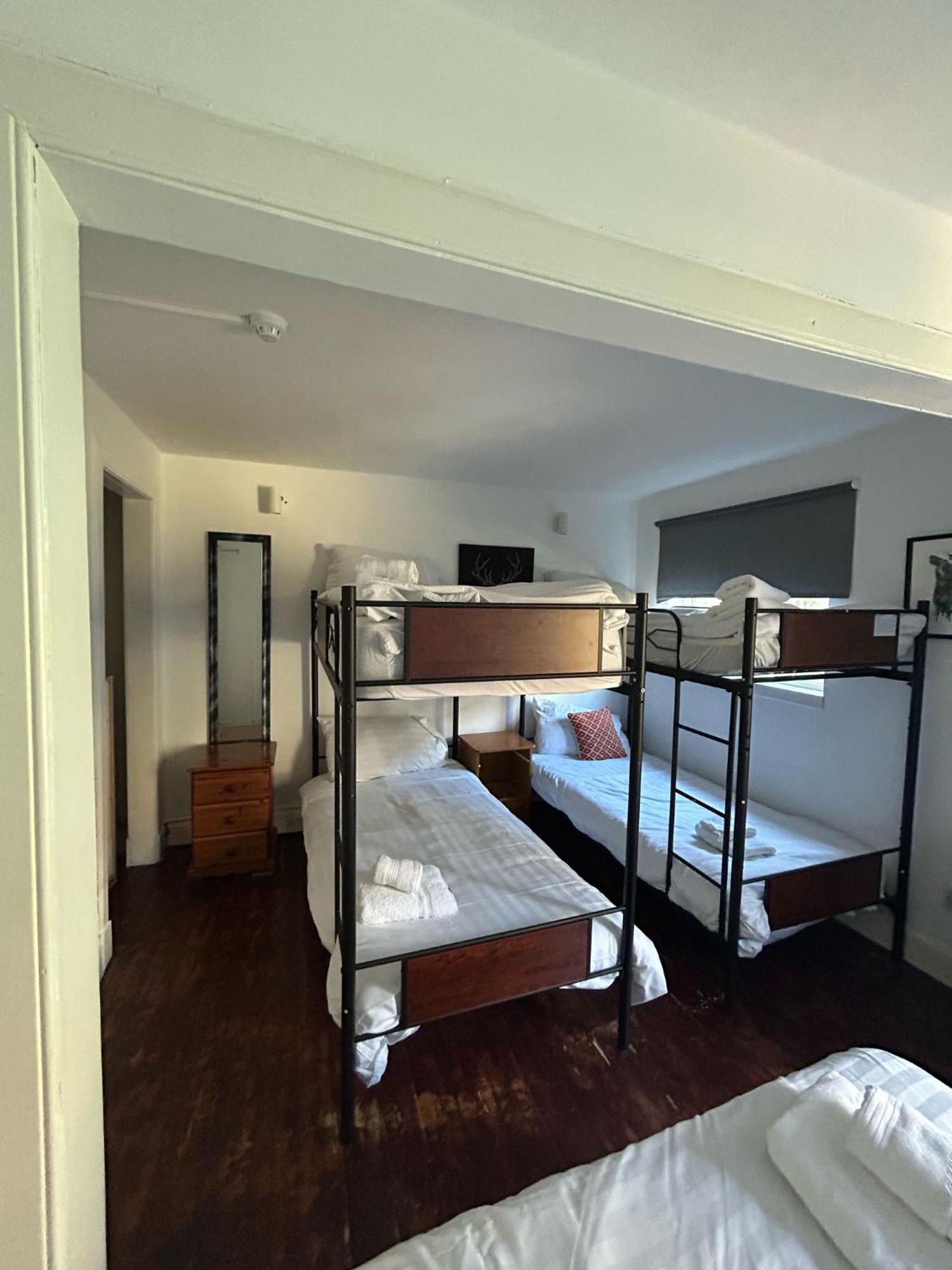 The Kingsview Townhouse - Boutique Hostel เอดินบะระ ภายนอก รูปภาพ